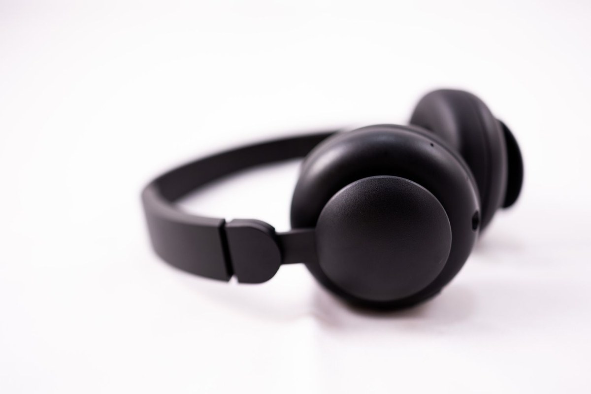 Original photo of black headphones